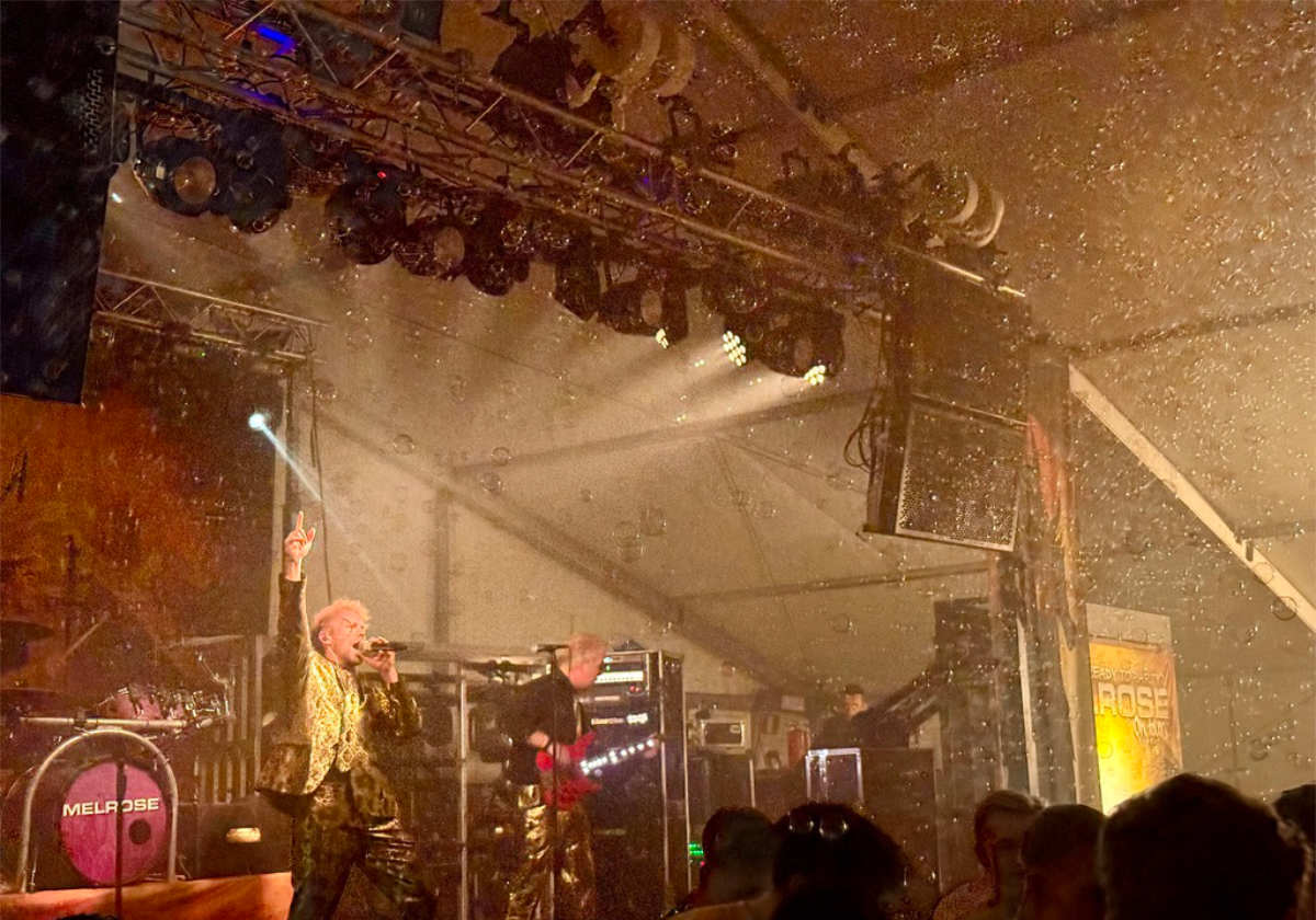 Singer captivates crowd at concert